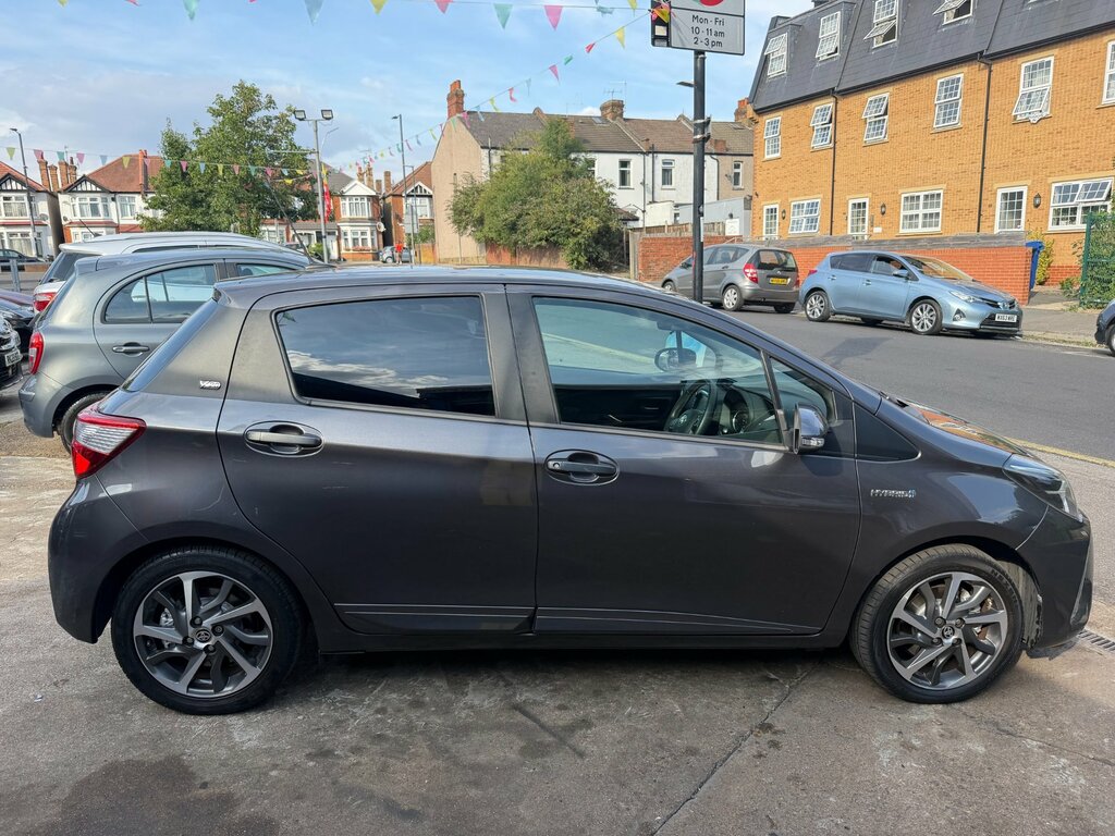Toyota Yaris 1.5 Vvt-h Y20 Bi-tone Hatchback Hybrid LL20EZX Grey #4