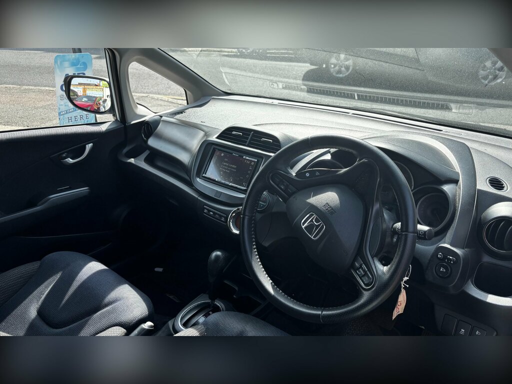 Honda Jazz 1.4 I-vtec Es Plus Hatchback Cvt Euro 5 White #4