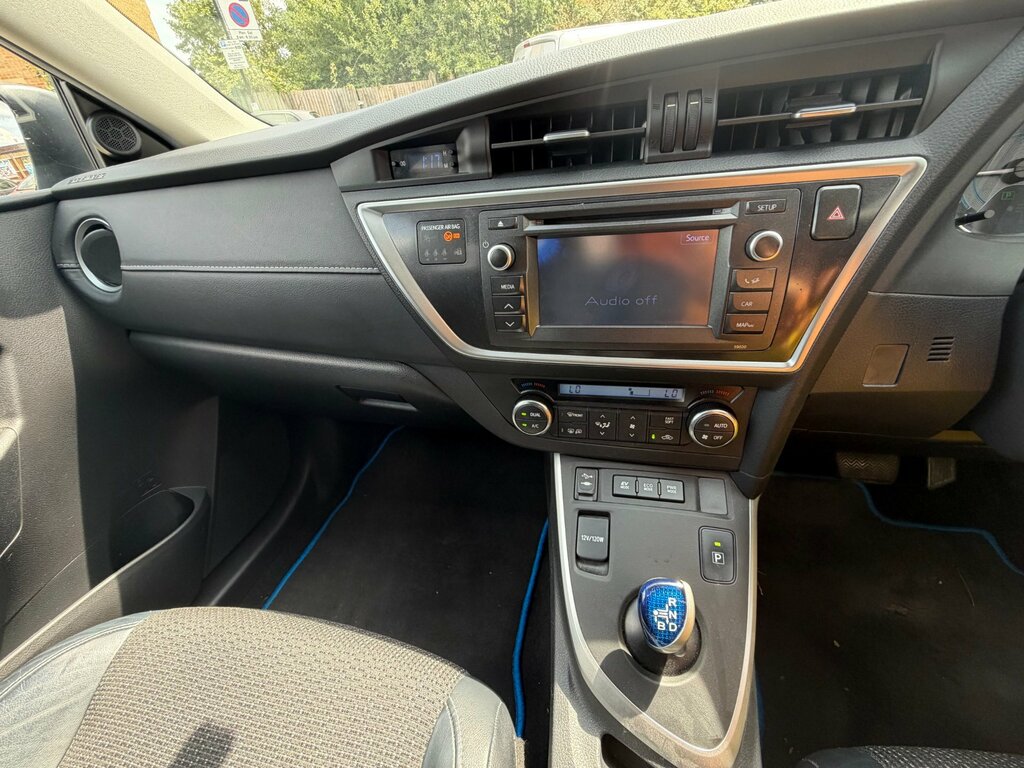 Toyota Auris 2013 13 Excel Silver #10