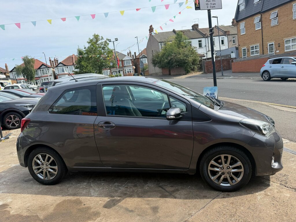 Toyota Yaris 1.33 Dual Vvt-i Icon Hatchback E Grey #4