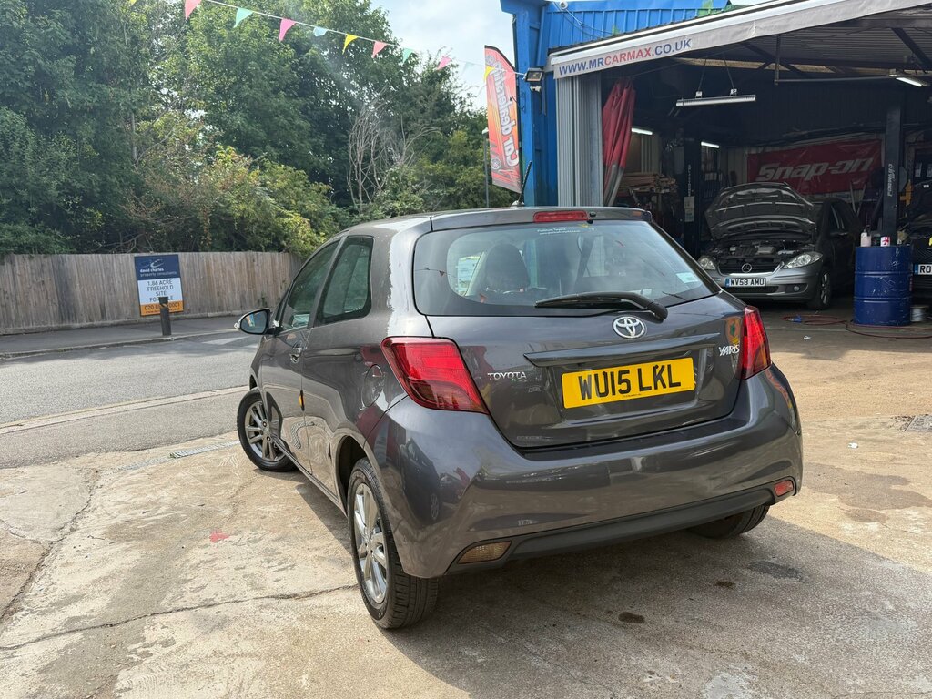 Toyota Yaris Hatchback Red #9