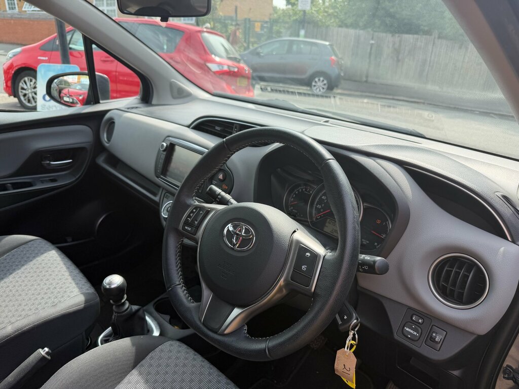 Toyota Yaris Hatchback Red #10