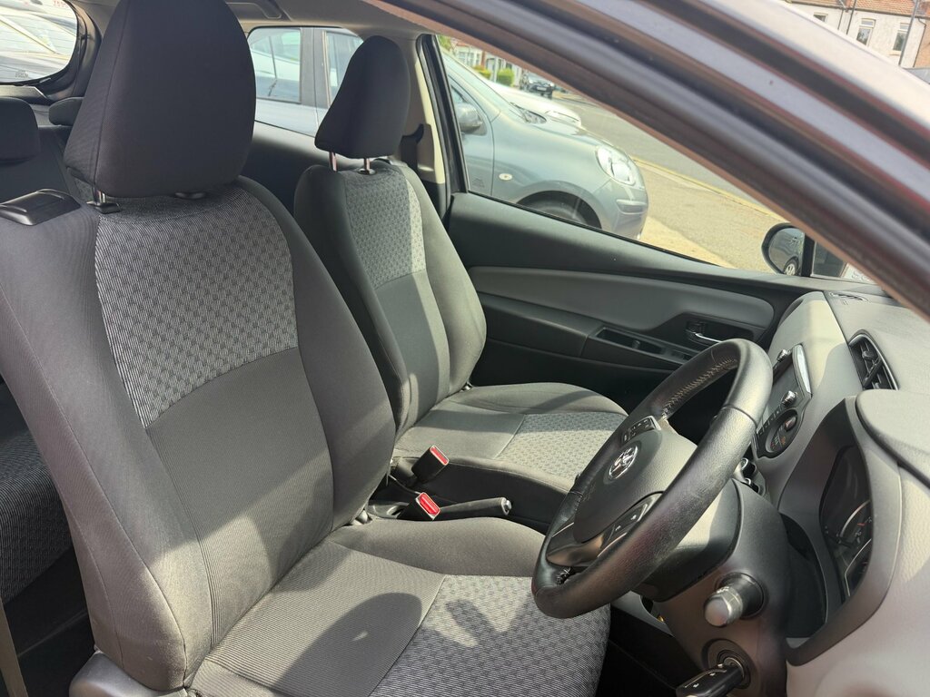 Toyota Yaris Hatchback Red #11