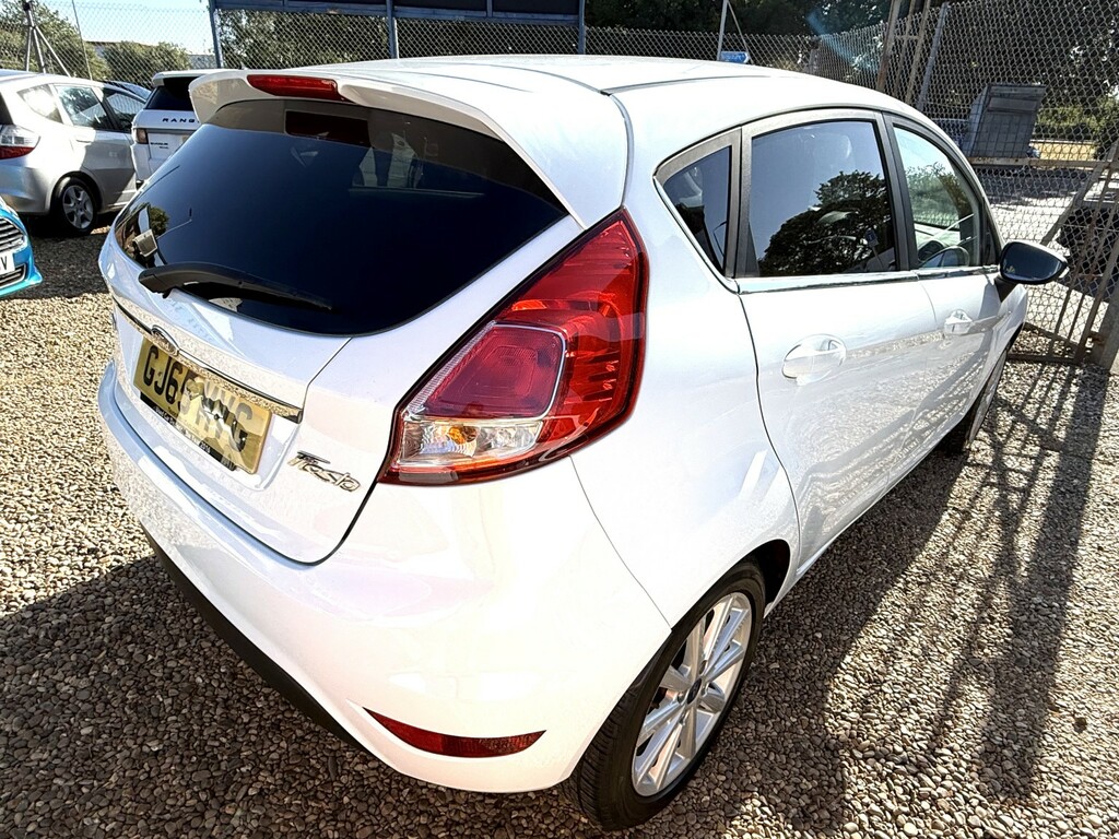 Ford Fiesta 1.0 T Ecoboost Titanium 2015 White #4