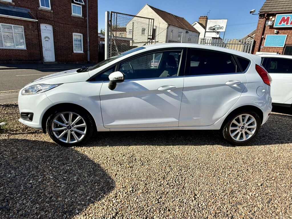 Ford Fiesta 1.0 T Ecoboost Titanium 2015 White #6