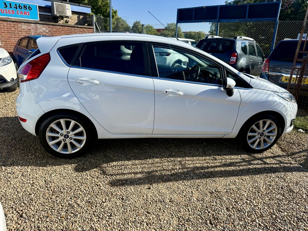 Ford Fiesta 1.0 T Ecoboost Titanium 2015 White #3