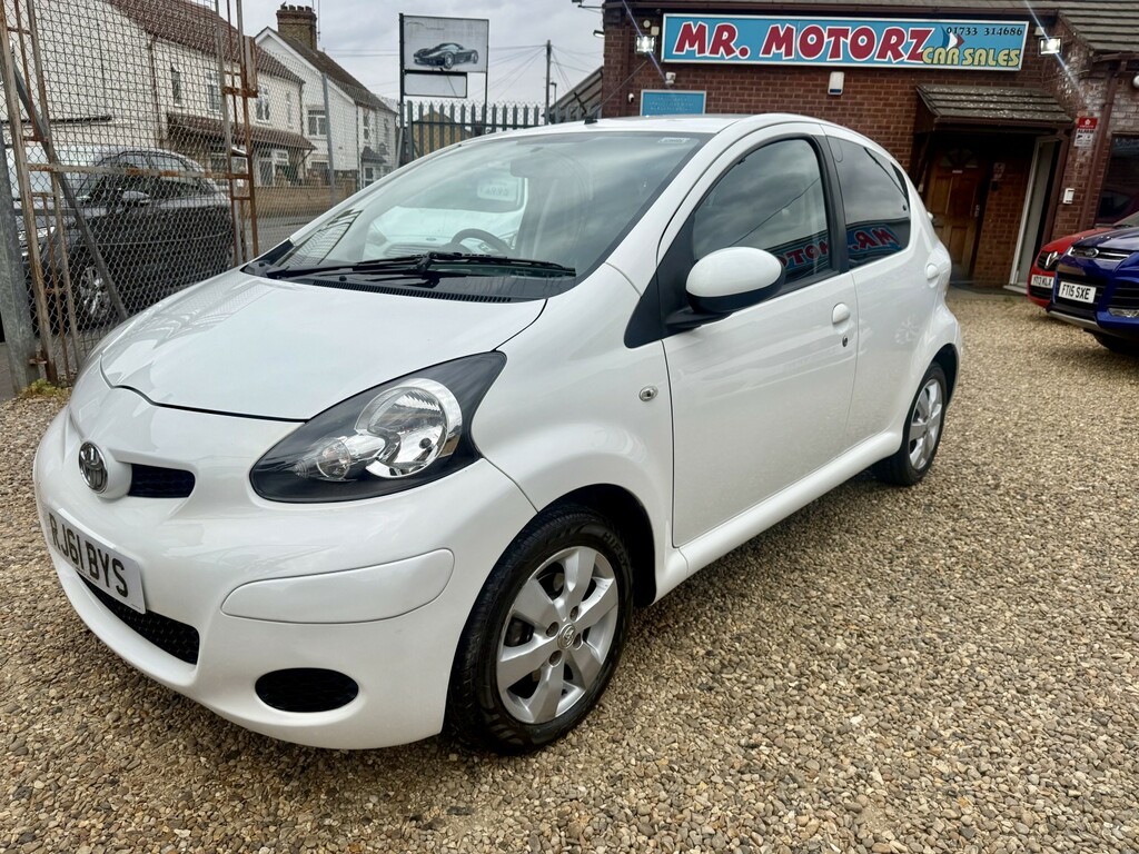 Toyota Aygo 1.0 Vvt-i Go 2012 White #2
