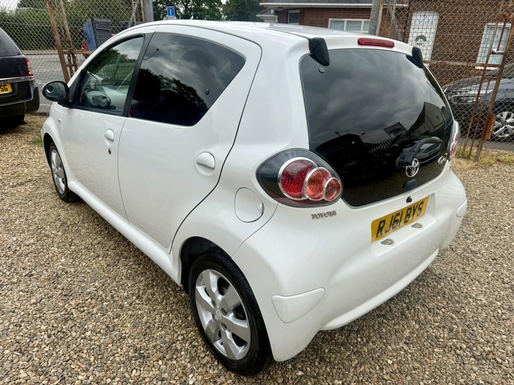 Toyota Aygo 1.0 Vvt-i Go 2012 White #4