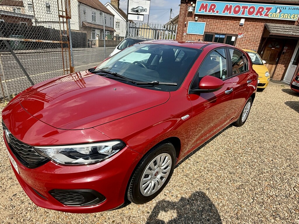 Fiat Tipo 1.4 Tipo Hatchback 1.4 95Hp Easy 2017 Red #2