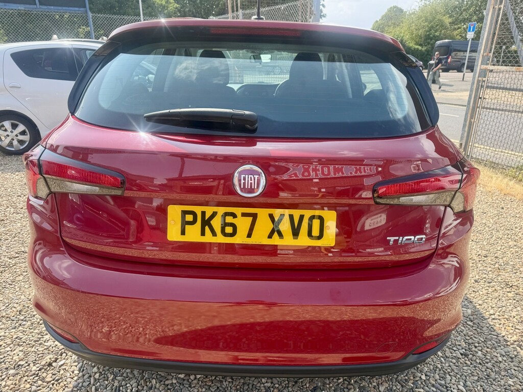 Fiat Tipo 1.4 Tipo Hatchback 1.4 95Hp Easy 2017 Red #4
