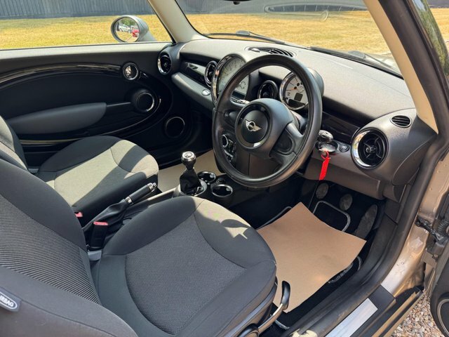 Mini Clubman Estate 1.6 Cooper D Euro 5 Ss 201111 Red #15