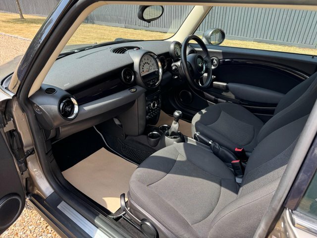 Mini Clubman Estate 1.6 Cooper D Euro 5 Ss 201111 Red #37