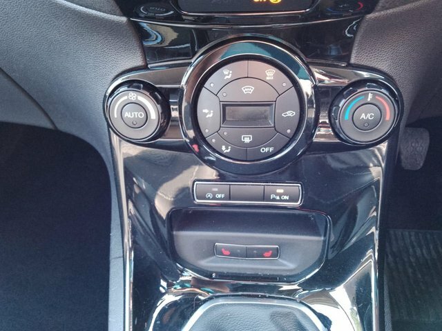 Ford Fiesta 1.0T Ecoboost Titanium X Euro 6 S S White #4