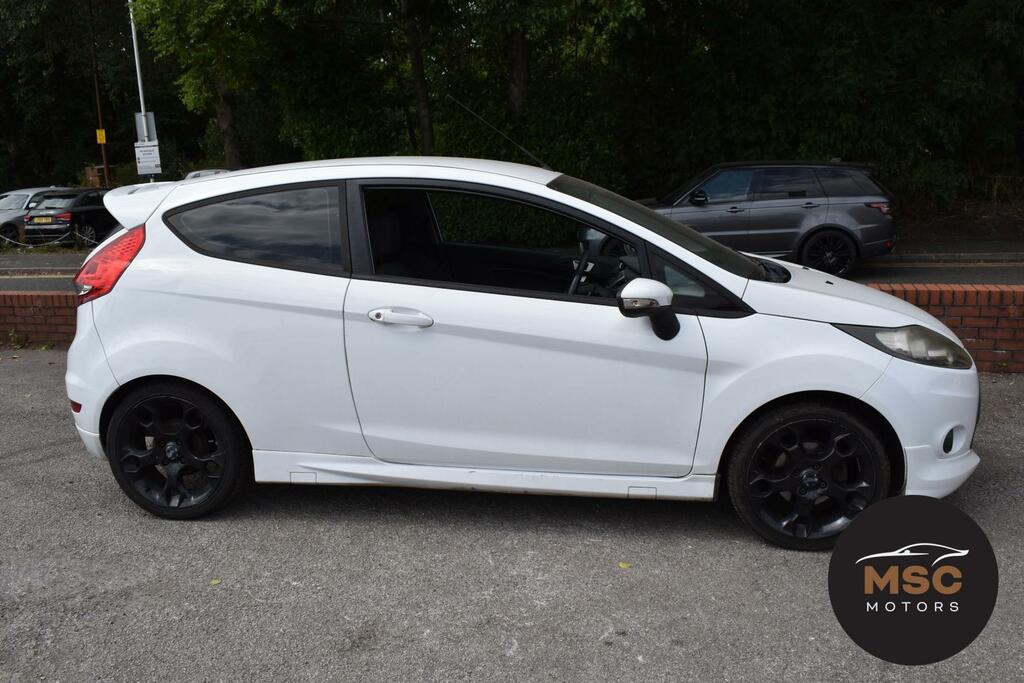 Ford Fiesta 1.25 Zetec Hatchback Red #10