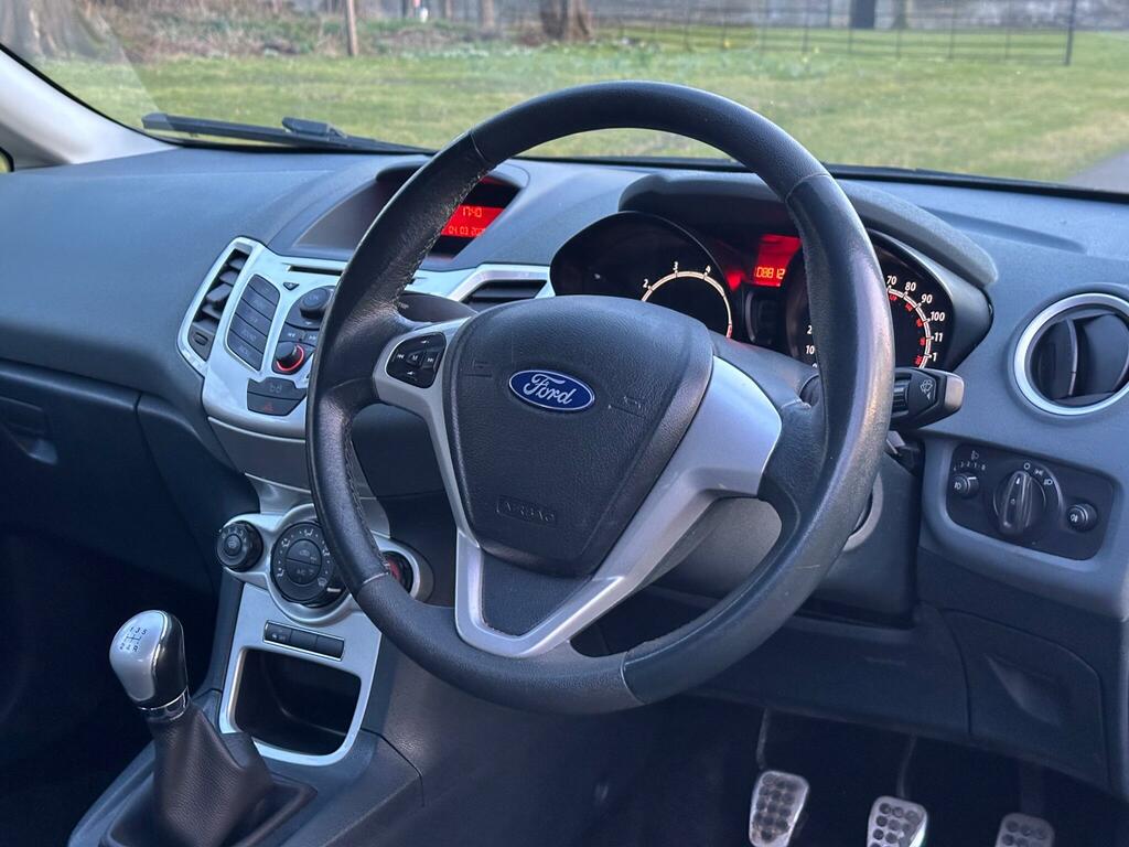 Ford Fiesta 1.4 Zetec Red #25
