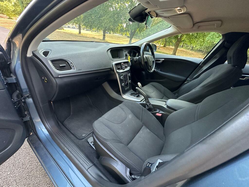 Volvo V40 1.6L T3 Es 148 Bhp White #31