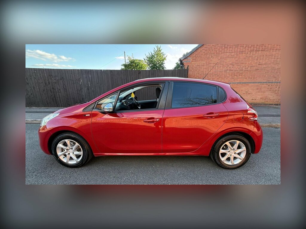 Peugeot 208 1.2 Vti Puretech Style Euro 6 Red #3