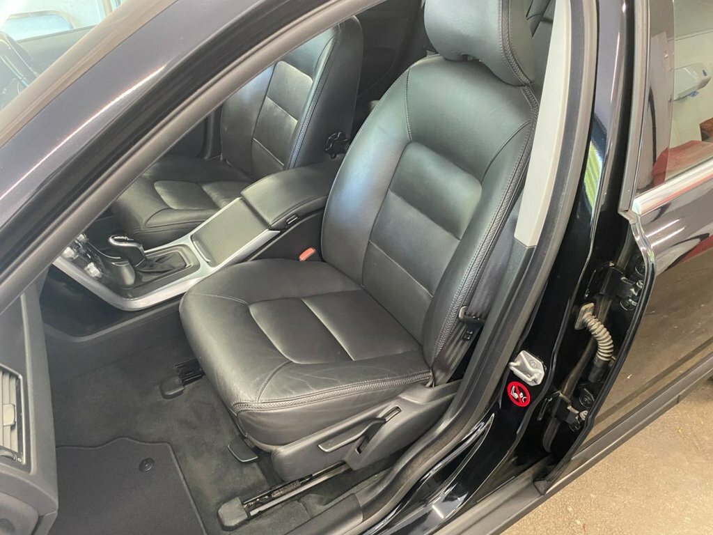 Volvo XC70 Se Lux Silver #28