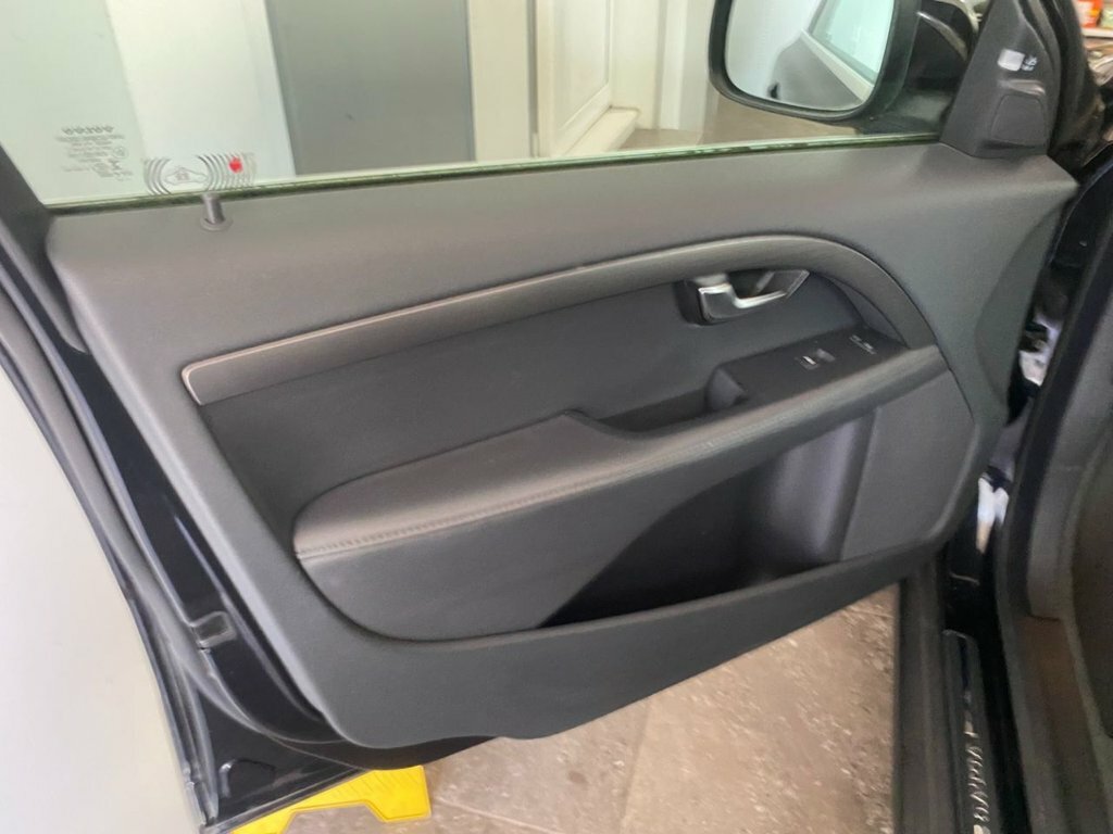 Volvo XC70 Se Lux Silver #31