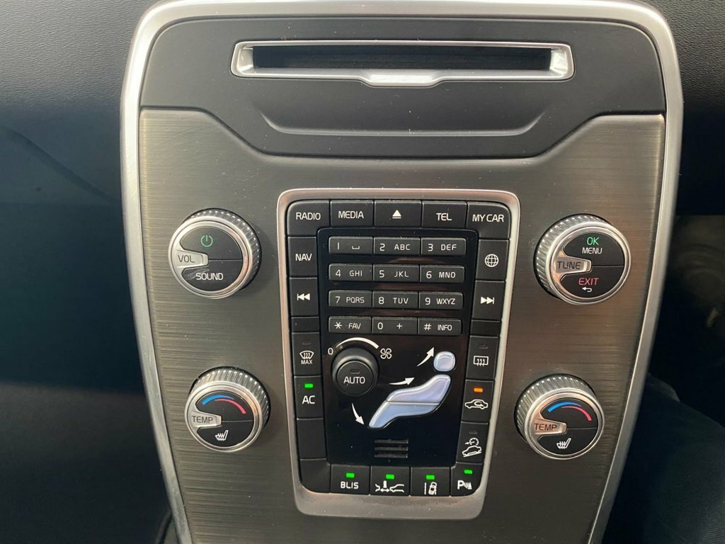 Volvo XC70 Se Lux Silver #45