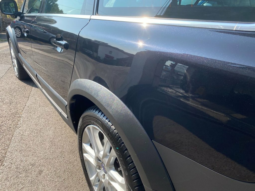 Volvo XC70 2014 2.4 D5 Se Lux Estate Geartronic Aw Black #4