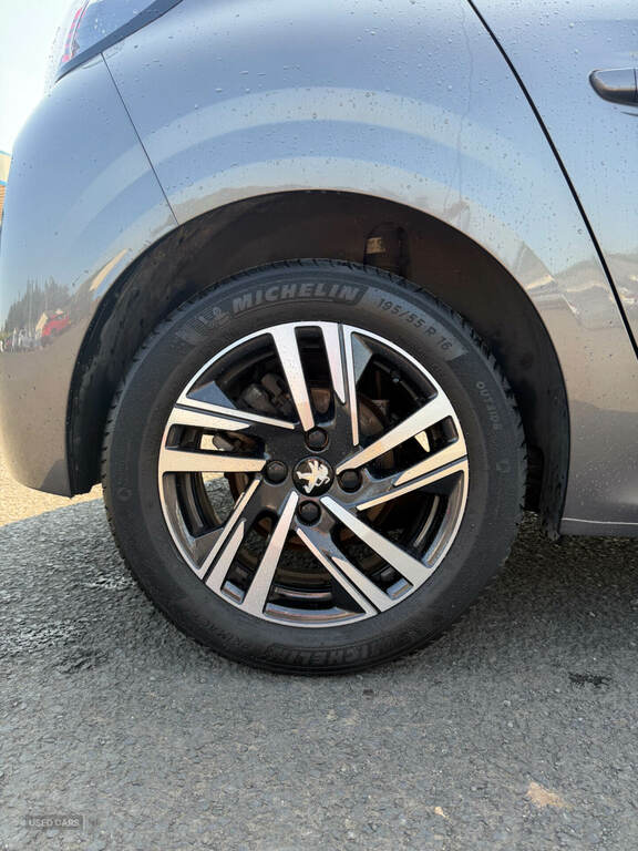 Peugeot 208 1.5 Bluehdi 100 Allure Premium Grey