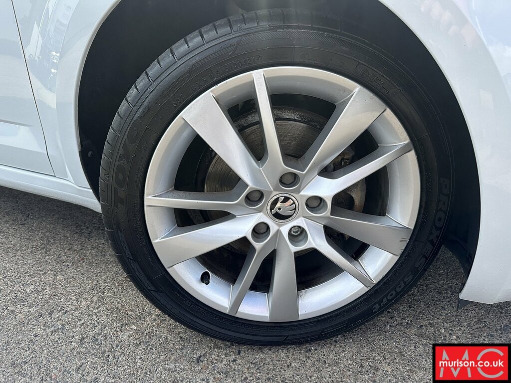 Skoda Octavia Se L White #2