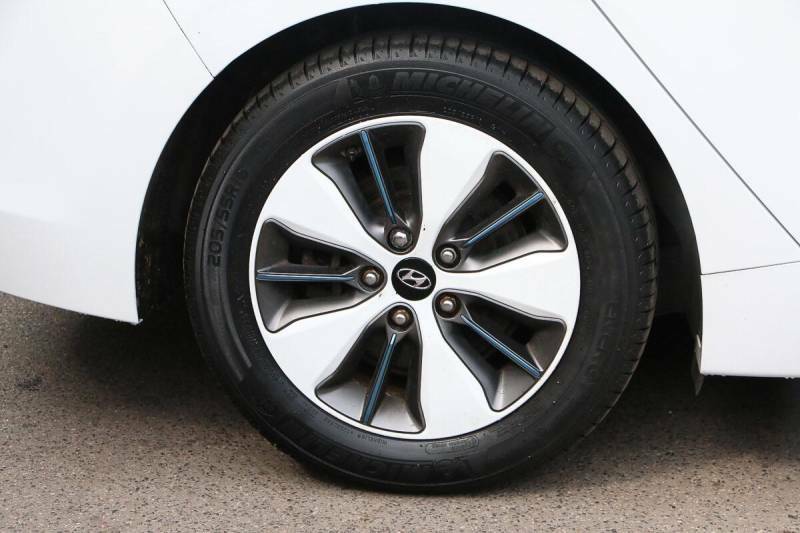 Hyundai Ioniq 1.6 Gdi Plug-in Hybrid Premium Dct White #4