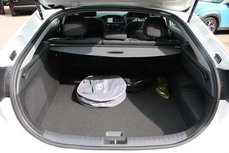 Hyundai Ioniq 1.6 Gdi Plug-in Hybrid Premium Dct White #5