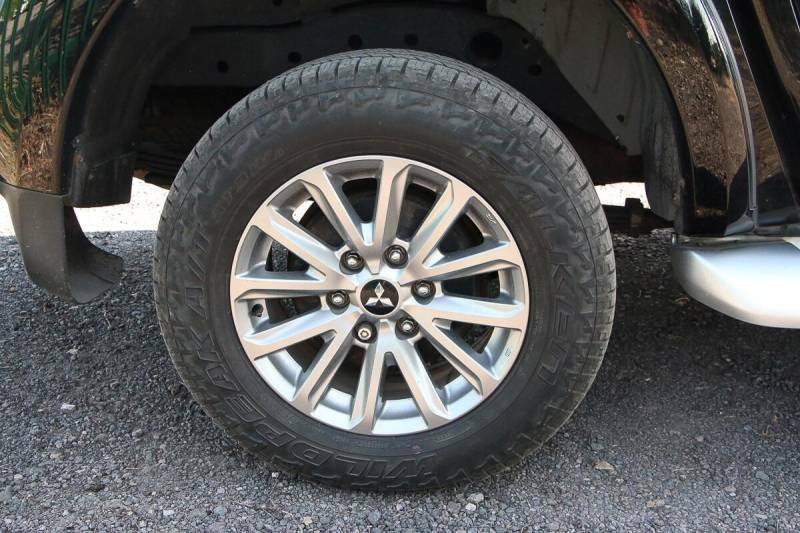 Mitsubishi L200 Di-d Barbarian Black Dcb Grey #37