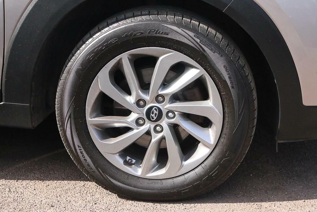 Hyundai Tucson 1.7 Crdi Blue Drive Se Euro 6 Ss White #4