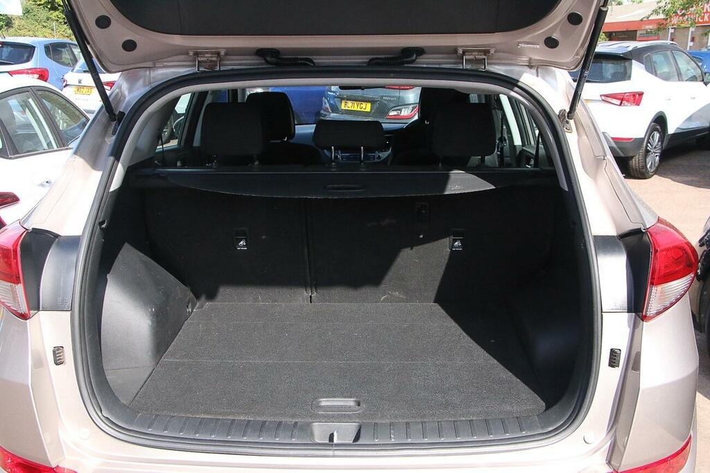 Hyundai Tucson 1.7 Crdi Blue Drive Se Euro 6 Ss White #5