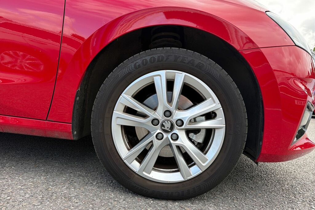 Skoda Fabia 1.5 Tsi 150 Se L Edition Dsg Red #5