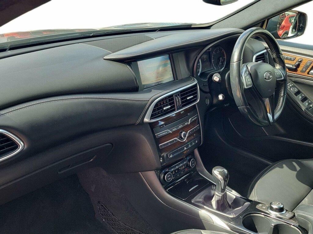 Infiniti Q30 1.5D Premium Tech - 2017 17 Grey #2