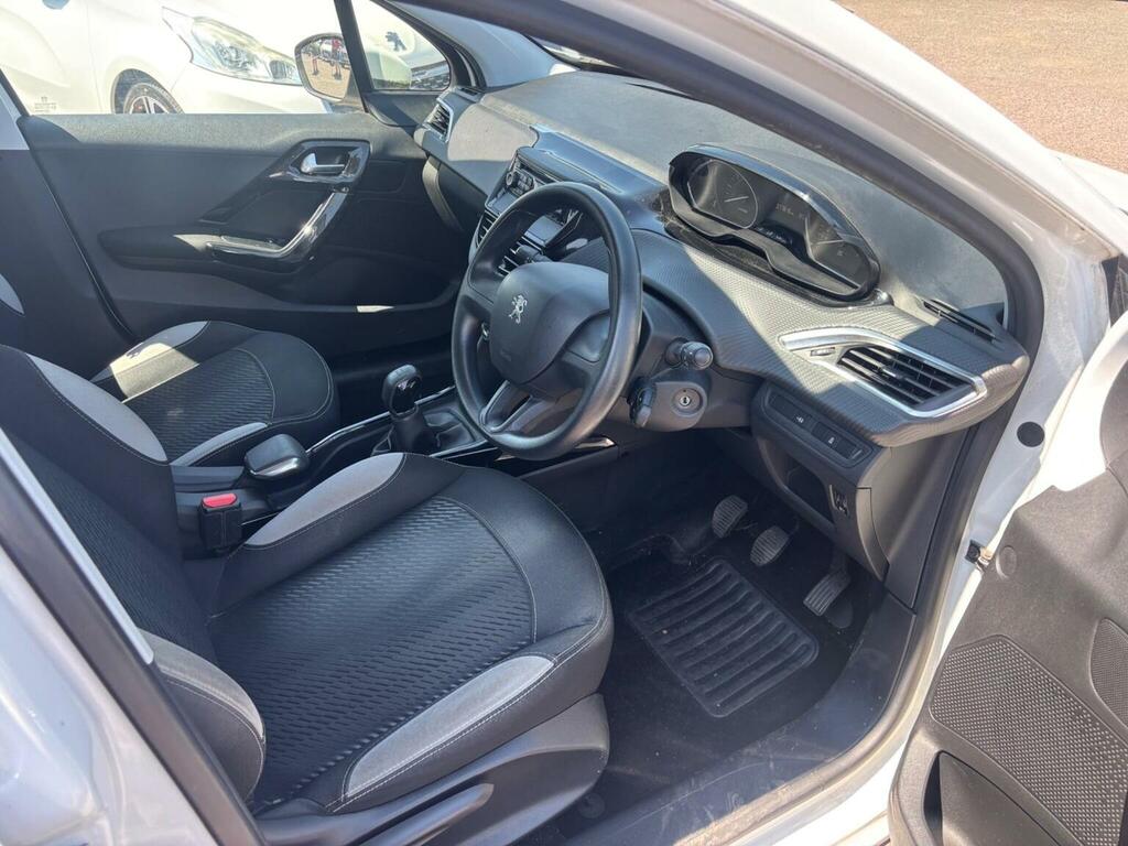 Peugeot 2008 1.2 Vti Allure Suv Euro 5 82 Ps White #3
