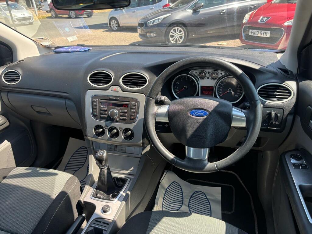 Ford Focus Hatchback Silver #8