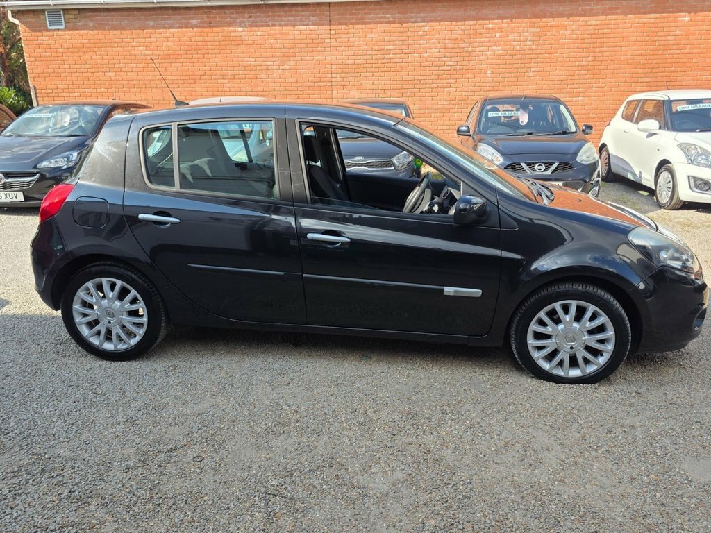 Renault Clio 1.2L Dynamique Tomtom Black #2