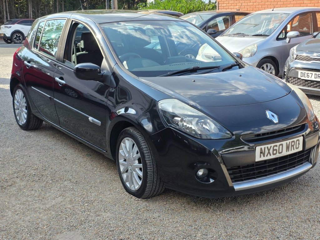 Renault Clio 1.2L Dynamique Tomtom Black