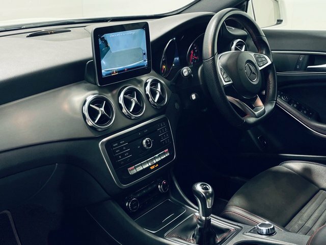 Mercedes-Benz GLA Class Gla180 Amg Line Edition LR69YFM White #4