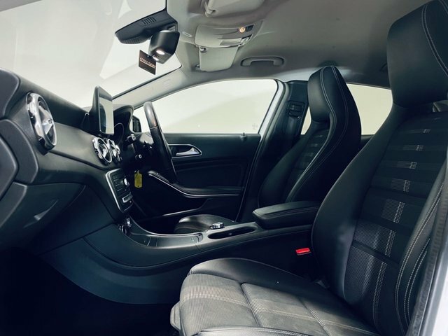 Mercedes-Benz GLA Class Gla180 Urban Edition Suv YW19LUE White #4
