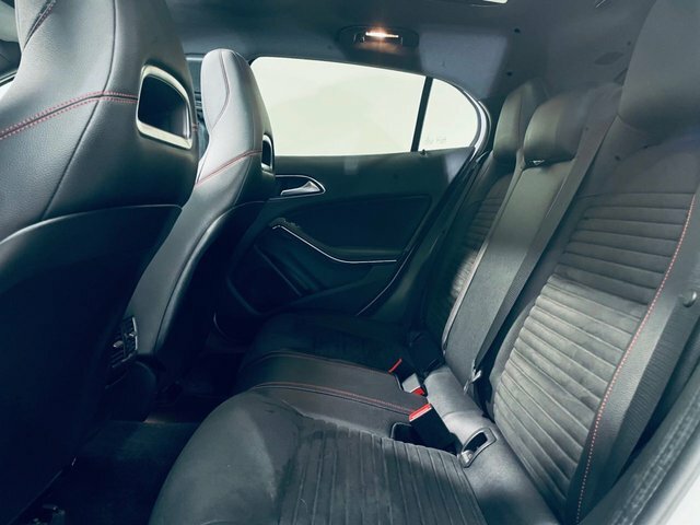 Mercedes-Benz GLA Class Gla200 Amg Line Premium Black #6