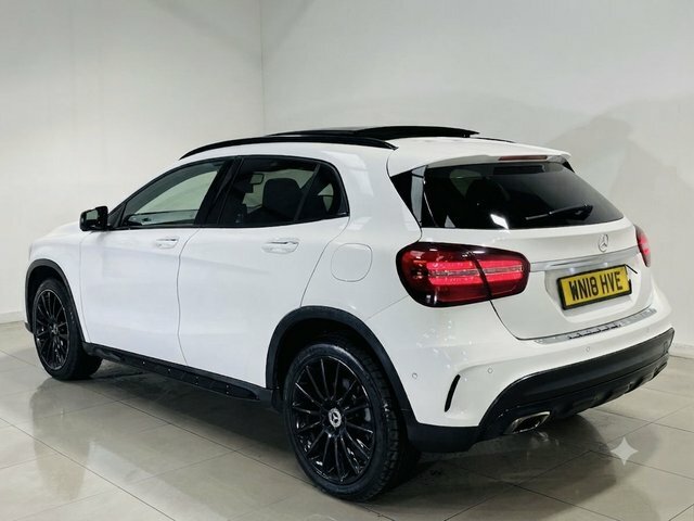 Mercedes-Benz GLA Class Gla200 Amg Line Premium Black #3