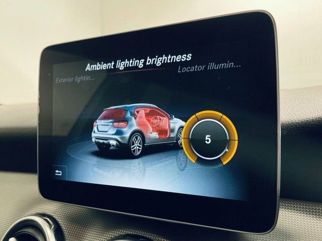 Mercedes-Benz GLA Class Gla180 Gpf Urban Edition Black #3