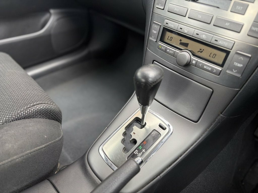 Toyota Avensis Hatchback Silver #13