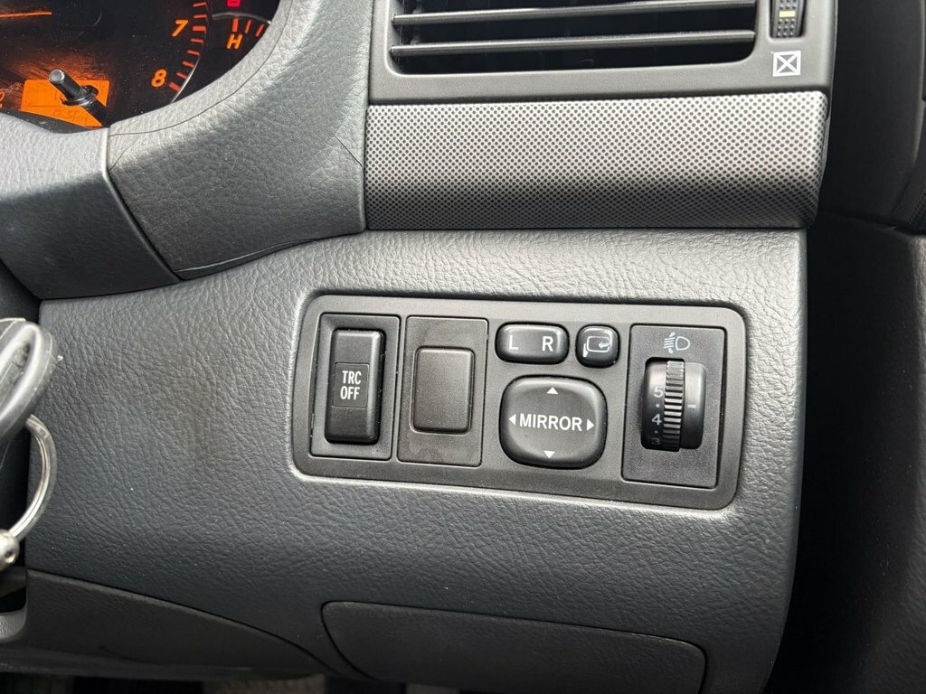 Toyota Avensis Hatchback Silver #15