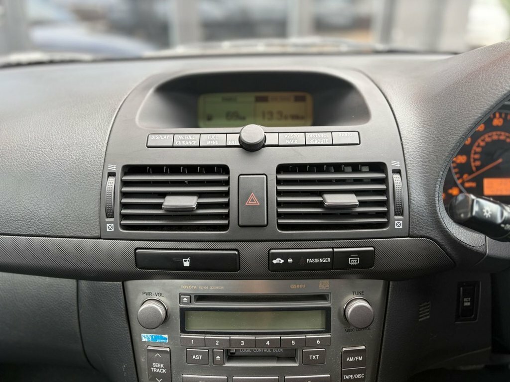 Toyota Avensis Hatchback Silver #14
