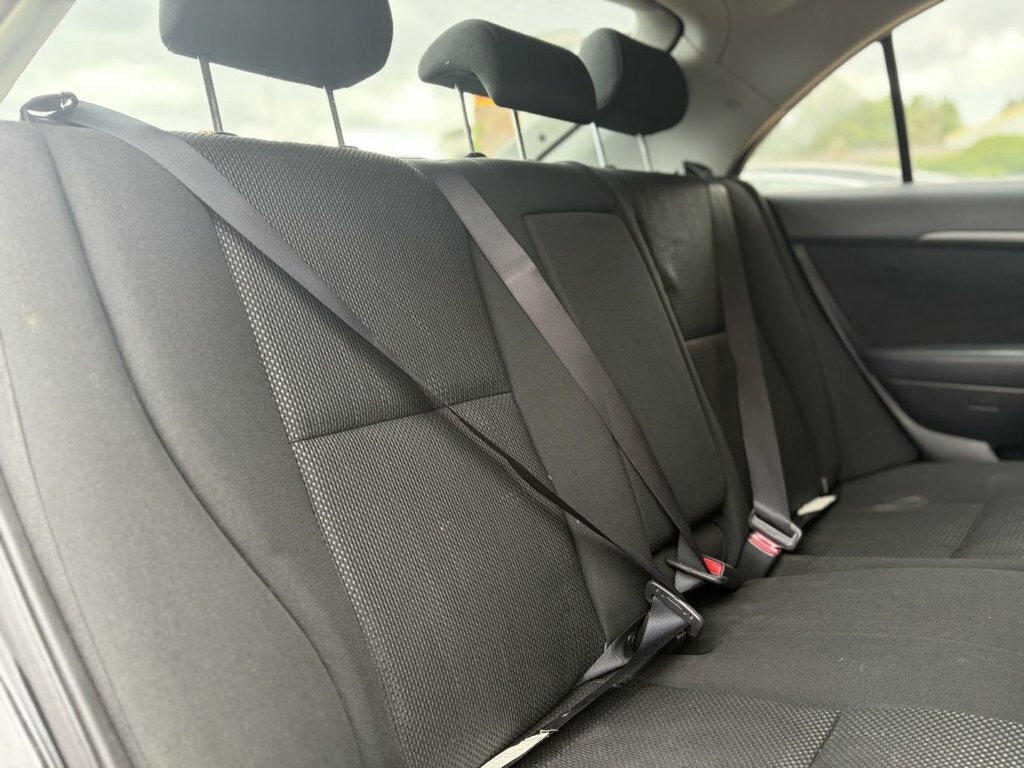 Toyota Avensis Hatchback Silver #17