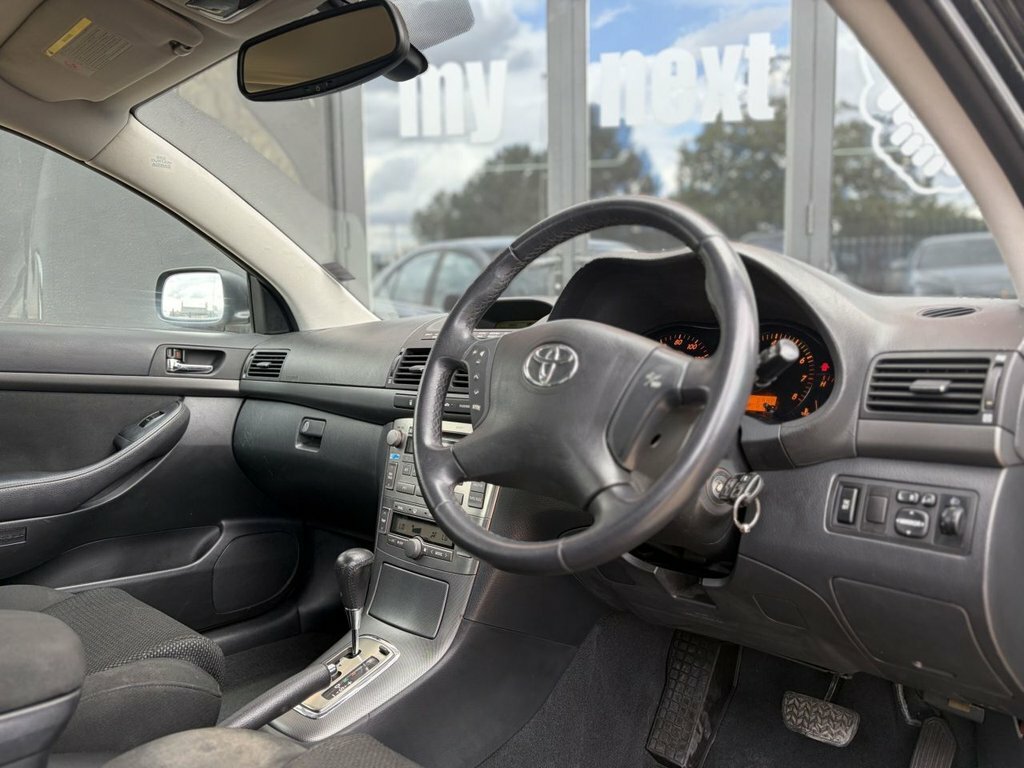 Toyota Avensis Hatchback Silver #9