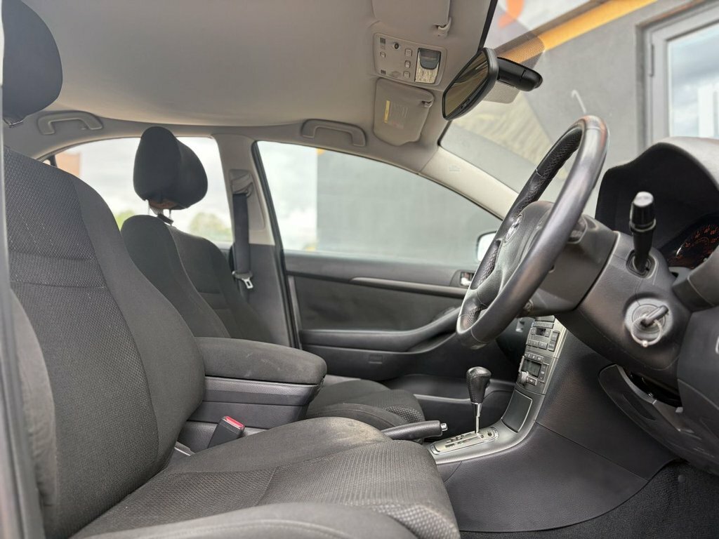 Toyota Avensis Hatchback Silver #10