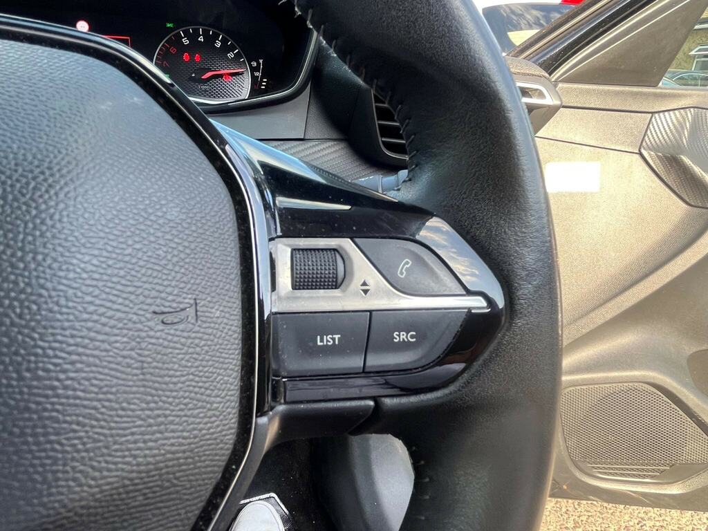 Peugeot 208 Active Black #11